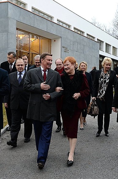 Chief of Staff of the Presidential Executive Office Sergei Ivanov and former President of Finland Tarja Halonen at Vyborg Public Central Library.