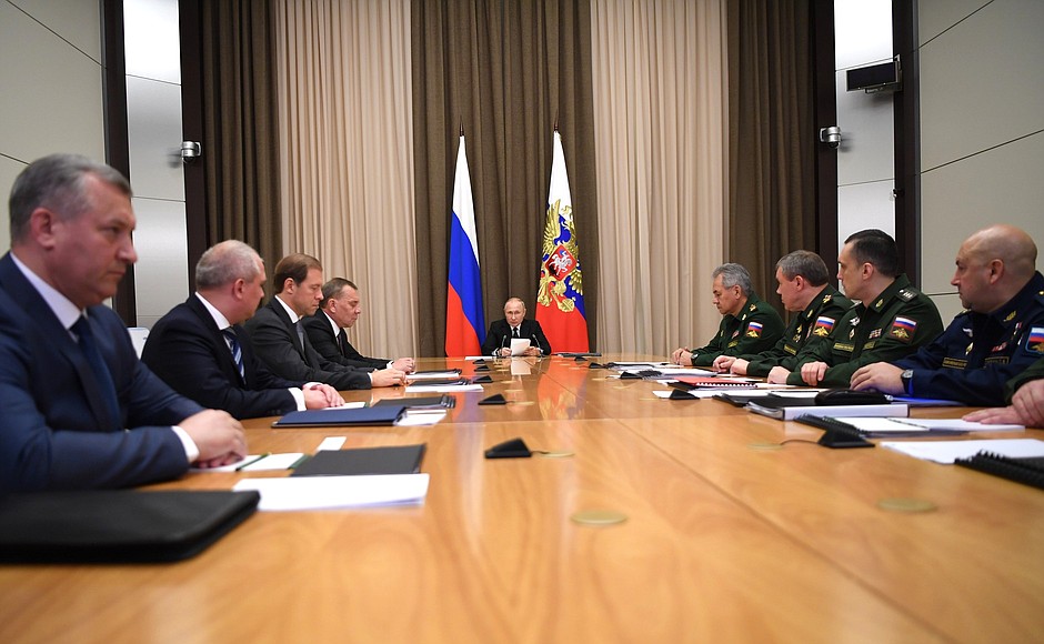 Meeting with heads of Defence Ministry, federal agencies and defence companies.