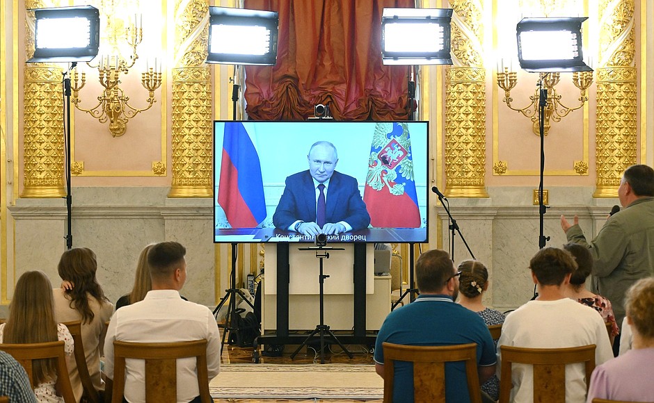 Meeting with families awarded the Order of Parental Glory (via videoconference).