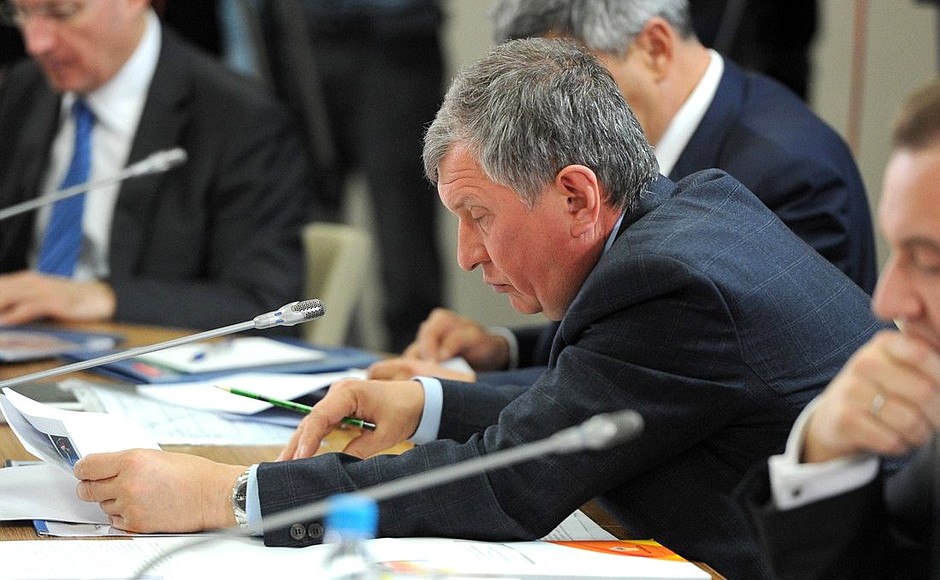 Before the meeting on the construction of a shipbuilding centre in the Far East. Rosneft CEO Igor Sechin.