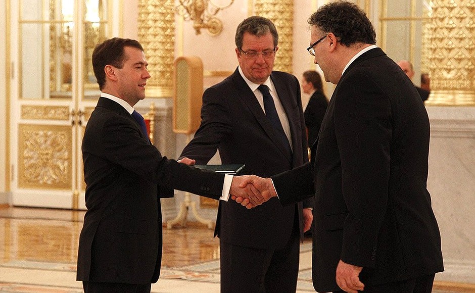 Presentation by foreign ambassadors of their letters of credence. Dmitry Medvedev receives a letter of credence from Ambassador of the Republic of Hungary Istvan Ijgyarto. Presidential Aide Sergei Prihodko, centre.