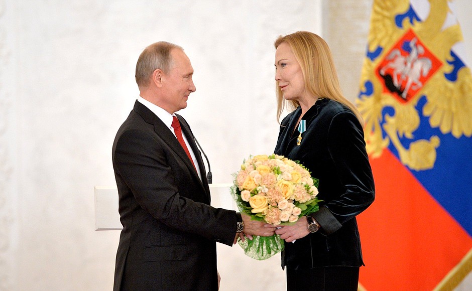 At a ceremony marking National Unity Day, Vladimir Putin presented the Order of Friendship to Susan E. Lehrman, president of the investment company Lehrman LLC.