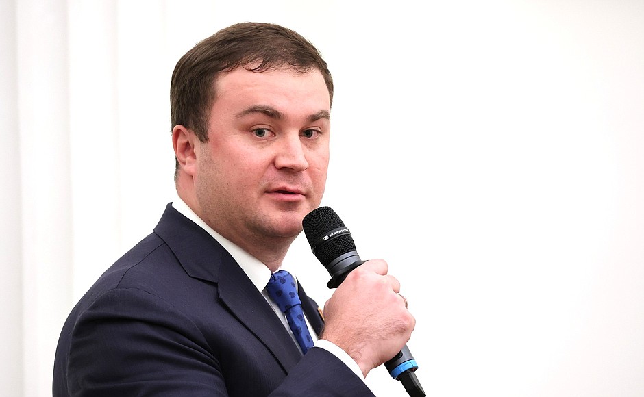 Губернатор Омской области Виталий Хоценко в ходе встречи с победителями конкурса «Лидеры России».