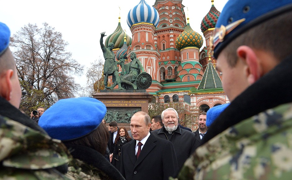 Following a flower-laying ceremony at the monument to Kuzma Minin and Dmitry Pozharsky on Red Square, Vladimir Putin spoke with representatives of Russia’s traditional religions and public and military-patriotic organisations.
