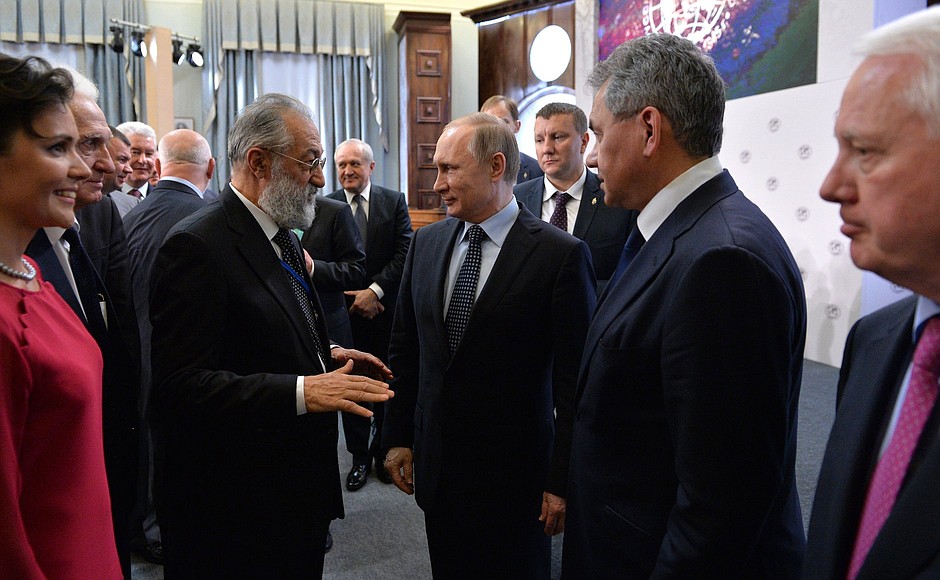 After a meeting of the Russian Geographical Society Board of Trustees. With Arctic and Antarctic explorer Artur Chilingarov (left) and Russian Geographical Society President, Defence Minister Sergei Shoigu.