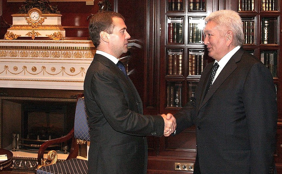 С Председателем киргизской партии «Ар-Намыс» Феликсом Куловым.