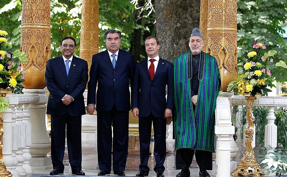 Президент Пакистана Асиф Али Зардари, Президент Таджикистана Эмомали Рахмон, Президент России Дмитрий Медведев и Президент Афганистана Хамид Карзай.