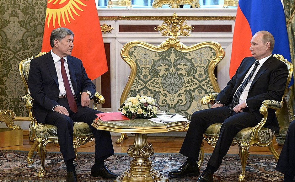 С Президентом Киргизии Алмазбеком Атамбаевым.