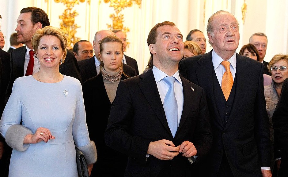 Svetlana Medvedeva, Dmitry Medvedev and HM Juan Carlos I at the State Hermitage.