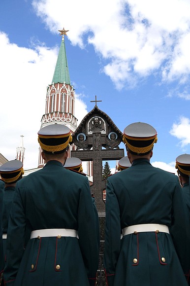 Церемония открытия памятника-креста великому князю Сергею Александровичу.