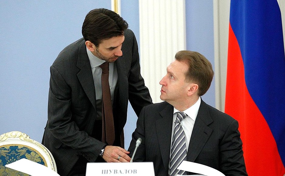 Before the meeting on measures to implement the housing policy. First Deputy Prime Minister Igor Shuvalov (right) and Presidential Aide Mikhail Abyzov.