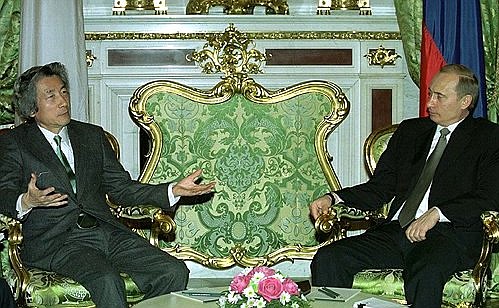President Putin with Prime Minister Junichiro Koizumi.