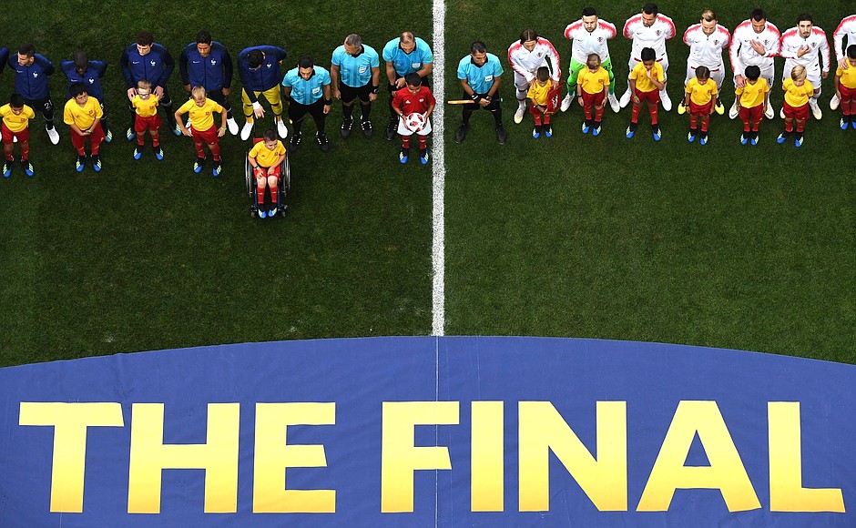 Перед началом финального матча чемпионата мира по футболу.