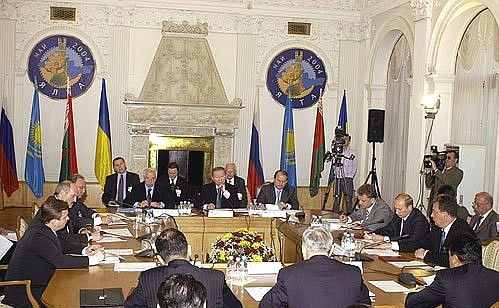 President Putin meeting the heads of states signatories to the Agreement on the Formation of the Common Economic Space.