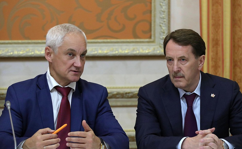 Presidential Aide Andrei Belousov (left) and Governor of Voronezh Region Alexei Gordeyev at the meeting on the development of agriculture.