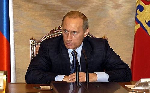 President Vladimir Putin meeting with Cabinet members.