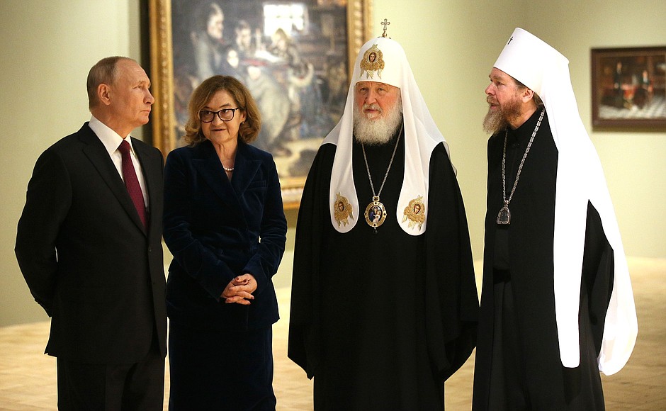 Visit to the Tretyakov Gallery. With Patriarch Kirill of Moscow and All Russia (centre), General Director of the State Tretyakov Gallery Zelfira Tregulova and Tikhon, Metropolitan of Pskov and Porkhov, Chair of the Patriarch’s Council for Culture.