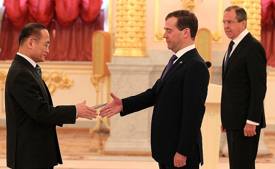 Presentation by foreign ambassadors of their letters of credence. Dmitry Medvedev receives a letter of credence from Ambassador of the Republic of Korea Wi Son Lak.