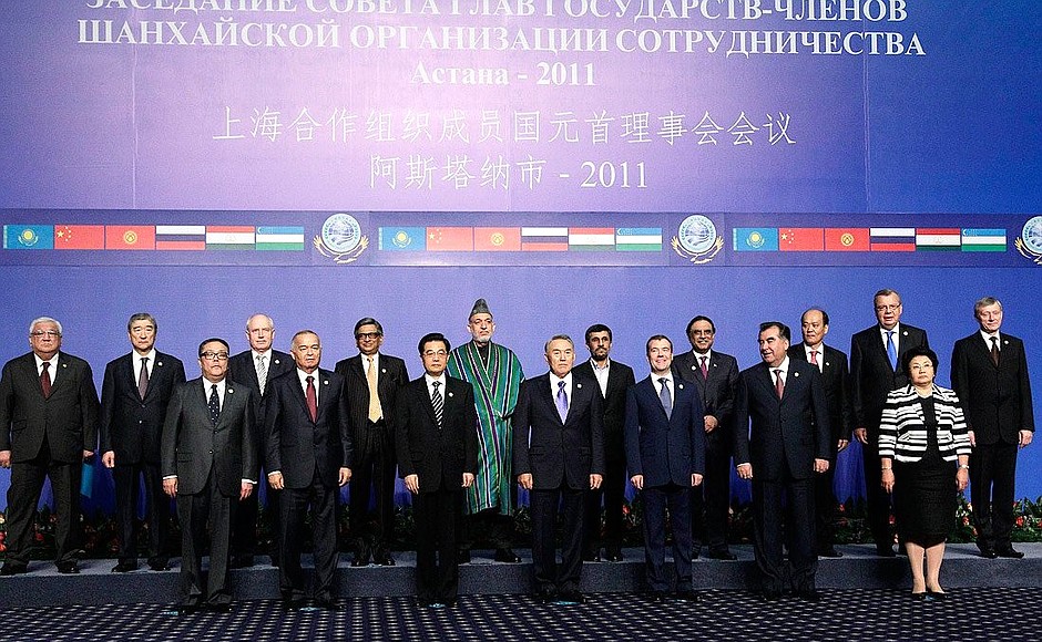 Joint photo session of participants in the meeting of the Shanghai Cooperation Organisation Council of Heads of State in expanded format.