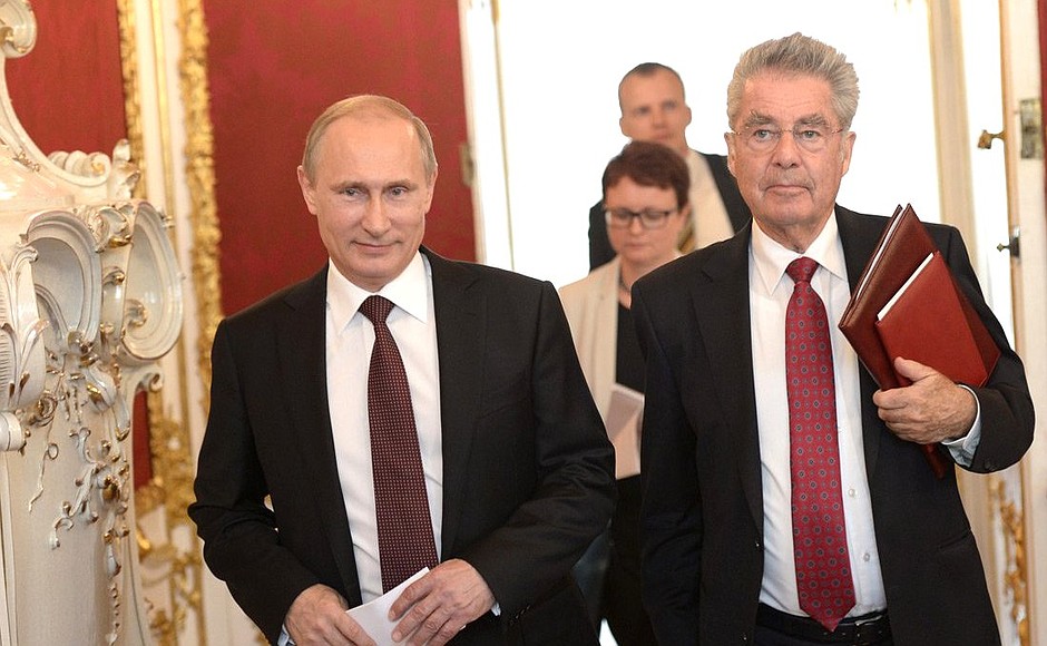 With President of Austria Heinz Fischer before the start of ceremony for signing Agreement between the Government of the Russian Federation and the Government of the Republic of Austria on mutual assistance following natural or industrial disasters and cooperation in preventing them.