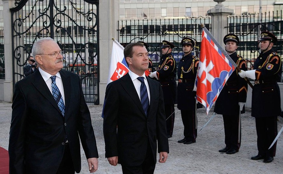 With President of Slovakia Ivan Gasparovic during the official welcome ceremony.
