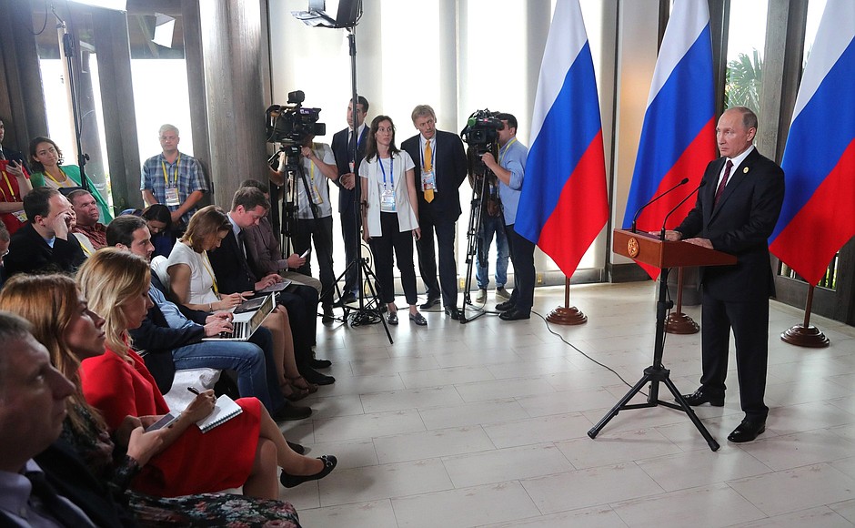 По завершении работы 25-го саммита форума «Азиатско-тихоокеанского экономического сотрудничества» Владимир Путин ответил на вопросы российских журналистов.
