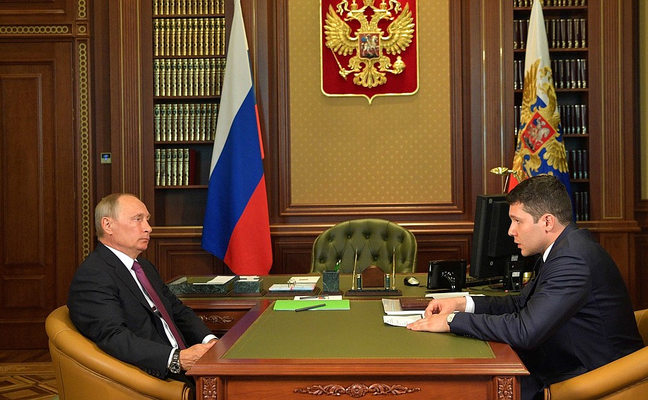 С временно исполняющим обязанности губернатора Калининградской области Антоном Алихановым.