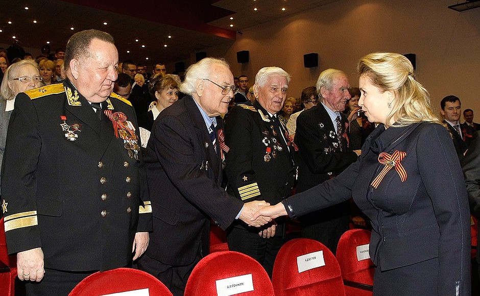 With Great Patriotic War veterans. Before the concert celebrating the 65th anniversary of Victory.