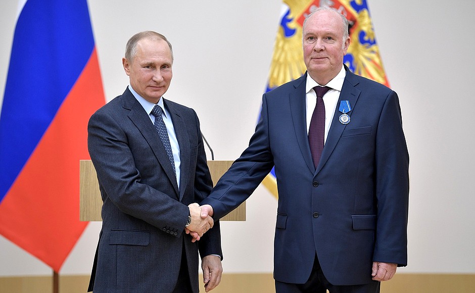 At the presentation of state awards to Rostec personnel. Chief Specialist at the Vega Radio Engineering Group Alexander Davydkin was awarded the Order of Honour.