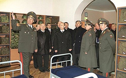 Vladimir Putin visiting the premises of the Commandants Regiment in a complex of buildings in Lefortovo.