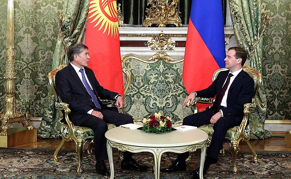 С Президентом Республики Киргизия Алмазбеком Атамбаевым.