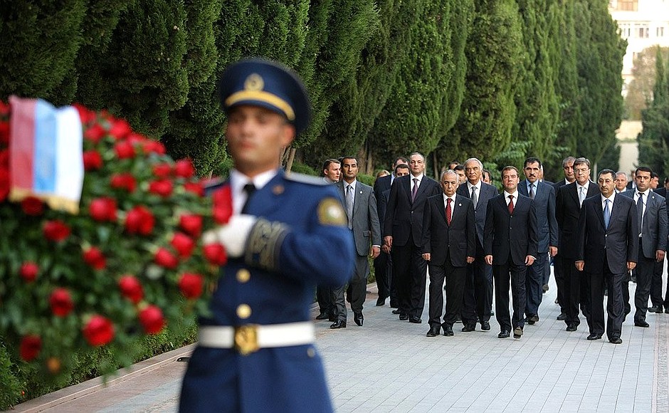 Laying a wreath at the grave of Heydar Aliyev in the Alley of Honorary Burial.