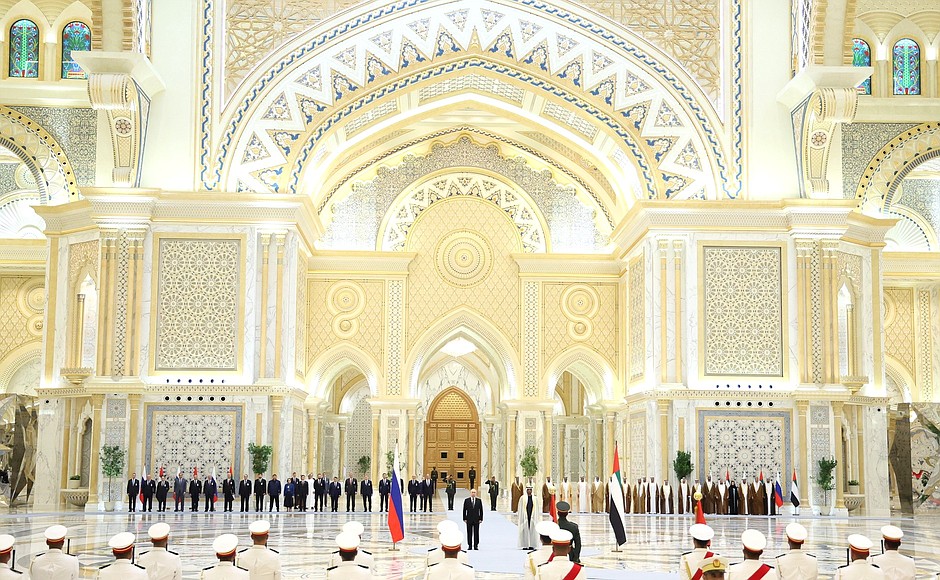 Церемония официальной встречи Владимира Путина Президентом Объединённых Арабских Эмиратов Мухаммедом бен Заидом Аль Нахайяном.