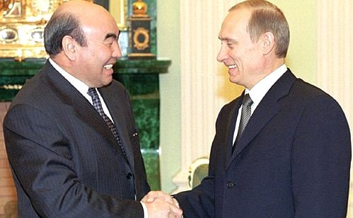 President Putin with President Askar Akayev of Kyrgyzstan.