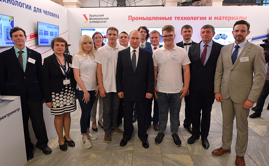 На выставке инновационных разработок Уральского федерального университета имени Б.Н.Ельцина.