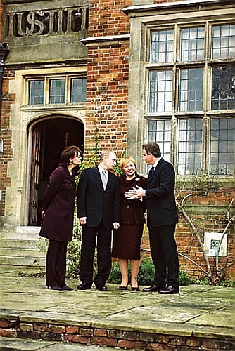 Владимир и Людмила Путины с Премьер-министром Великобритании Энтони Блэром и его супругой Шэри.