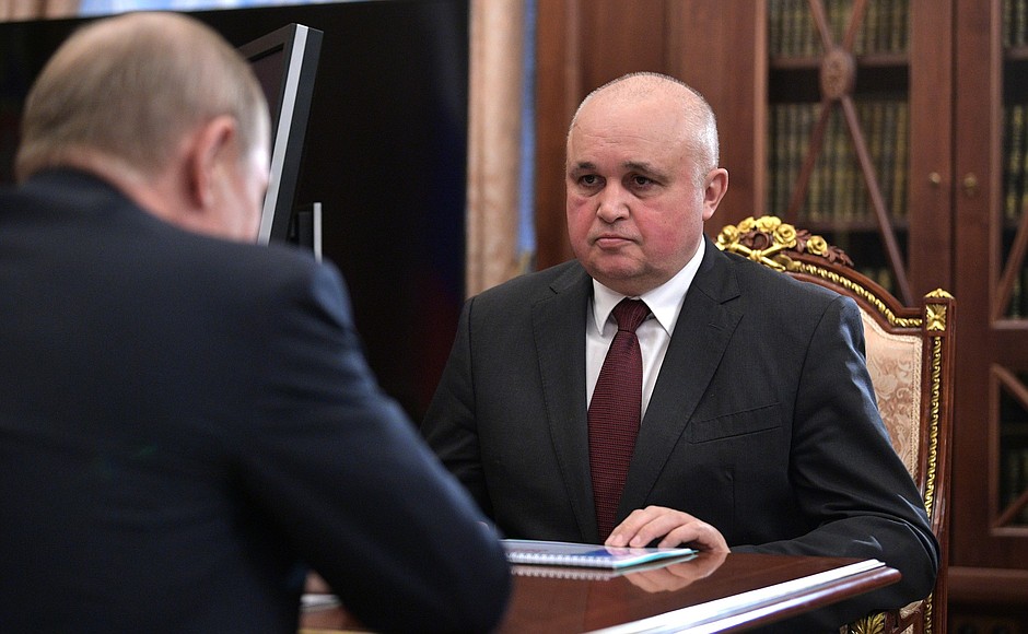 C временно исполняющим обязанности губернатора Кемеровской области Сергеем Цивилёвым.