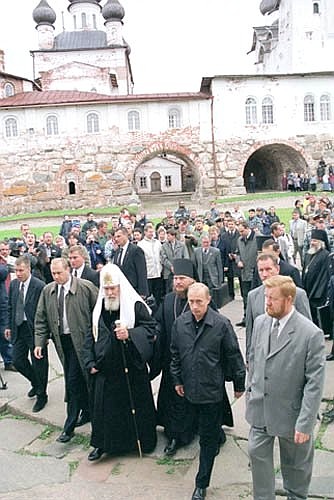 President Putin visiting the Solovetsky Saviour-Transfiguration Monastery with Patriarch of Moscow and All Russia Alexii II and Governor of the Arkhangelsk Region Anatoly Yefremov (right).