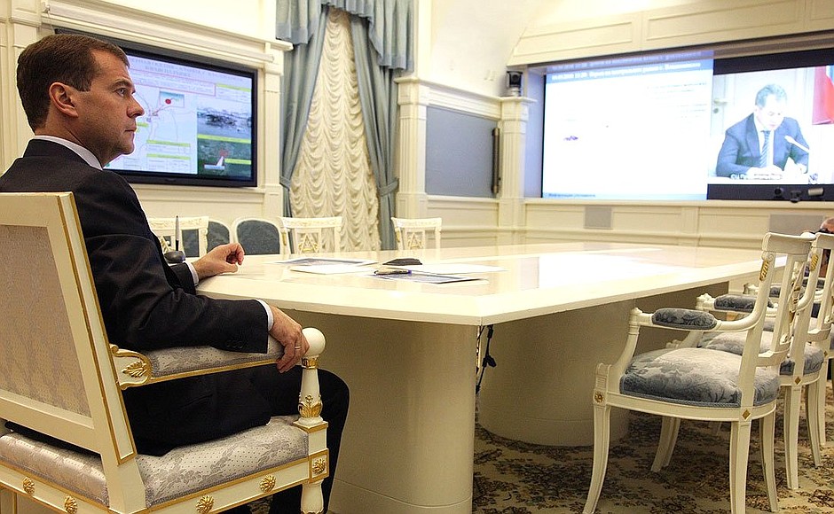 Videoconference with President of North Ossetia-Alania Taimuraz Mamsurov, Emergency Minister Sergei Shoigu and Deputy Healthcare and Social Development Minister Maksim Topilin.