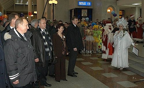 President Putin at the Gostiny Dvor mall.