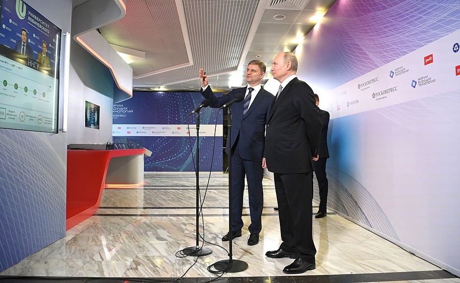 With Russian Railways Director General and Chairman of the Executive Board Oleg Belozerov during visiting an exhibition of Russian quantum technology achievements by Rosatom and Russian Railways on the sidelines of the Future Technologies Forum at the International Trade Centre.