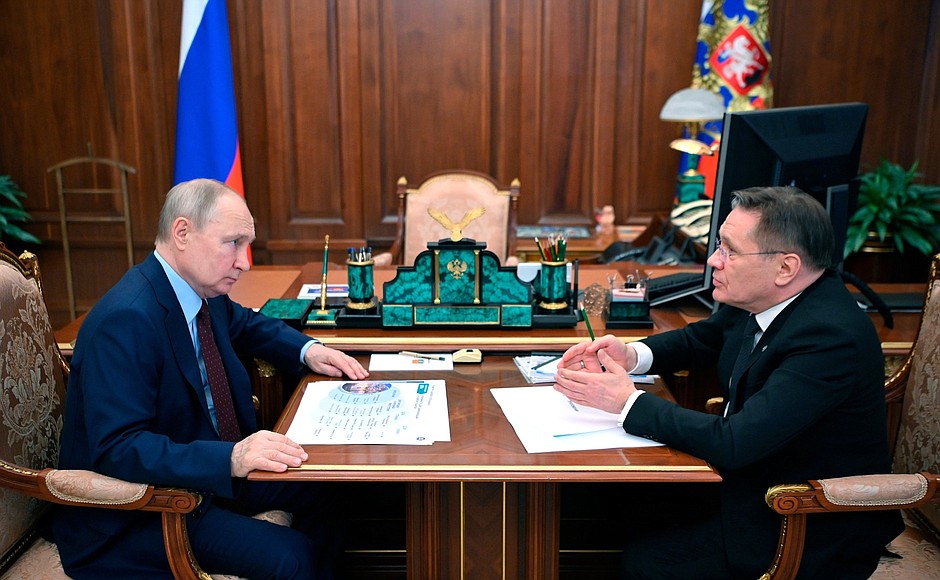 С генеральным директором Государственной корпорации по атомной энергии «Росатом» Алексеем Лихачёвым.