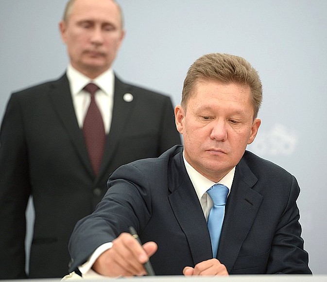 Several economic agreements were signed in the presence of Vladimir Putin and Xi Jinping. Gazprom CEO Alexei Miller (in the foreground).