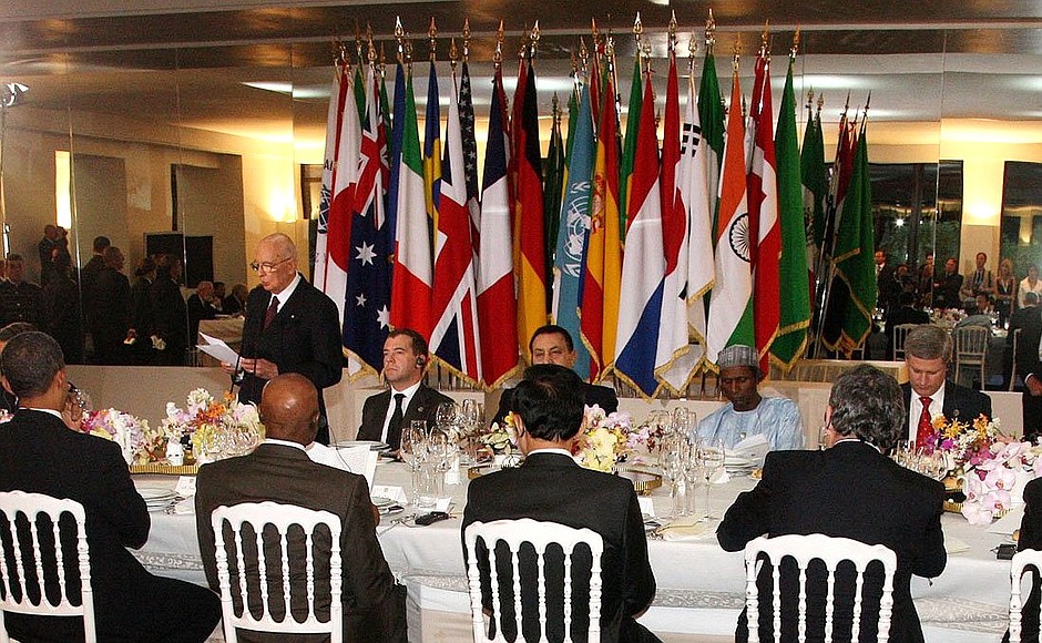 Рабочий завтрак глав государств и правительств «Группы восьми», лидеров Алжира, Египта, Нигерии, Сенегала, Ливии, Эфиопии, Анголы, ЮАР и руководителей международных организаций.