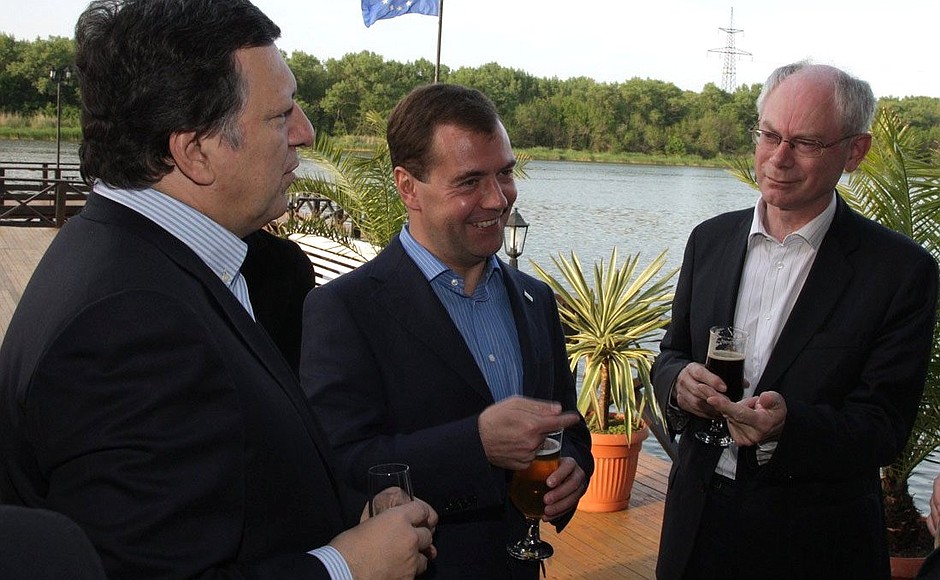 С Председателем Европейского совета Херманом ван Ромпёем и Председателем Европейской комиссии Жозе Мануэлом Баррозу.
