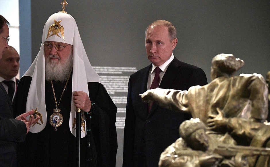 Vladimir Putin toured the exhibition Memory of Generations: The Great Patriotic War in Pictorial Arts, which opened at the Manezh Central Exhibition Hall as part of the Church and Public Exhibition and Forum Orthodox Russia – For National Unity Day. With Patriarch Kirill of Moscow and All Russia.