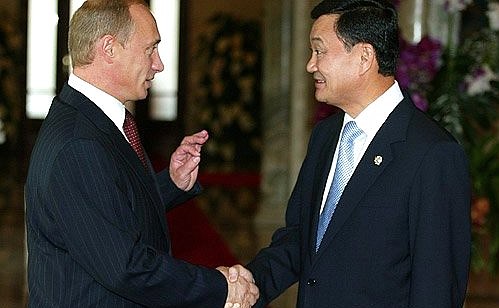 President Putin with Thailand Prime Minister Thaksin Shinawatra before the start of the APEC Summit.