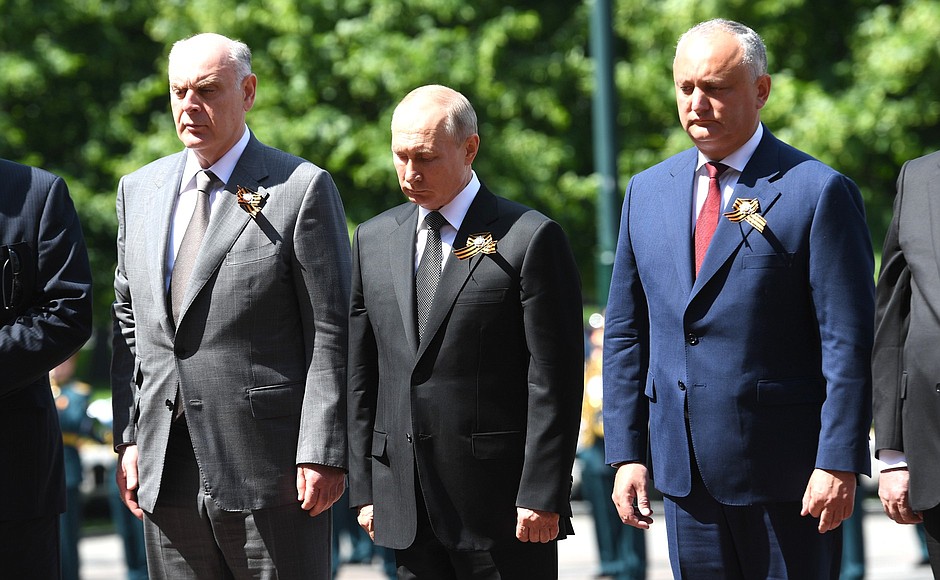 Following the parade, Vladimir Putin and heads of foreign states laid flowers at the Tomb of the Unknown Soldier in Alexander Garden to commemorate those killed in the Great Patriotic War. With President of Abkhazia Aslan Bzhania, left, and President of Moldova Igor Dodon.