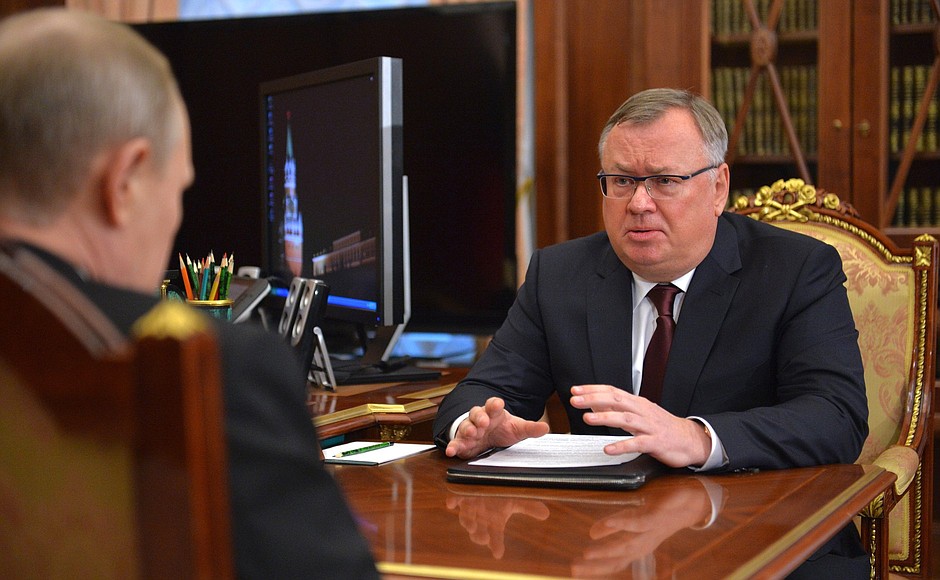 Во время встречи с президентом – председателем правления Банка ВТБ Андреем Костиным.
