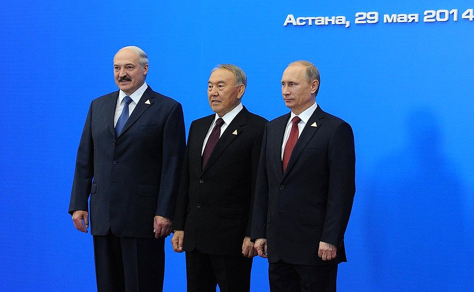 Arrival at the Supreme Eurasian Economic Council meeting. With President of Belarus Alexander Lukashenko and President of Kazakhstan Nursultan Nazarbayev (centre).